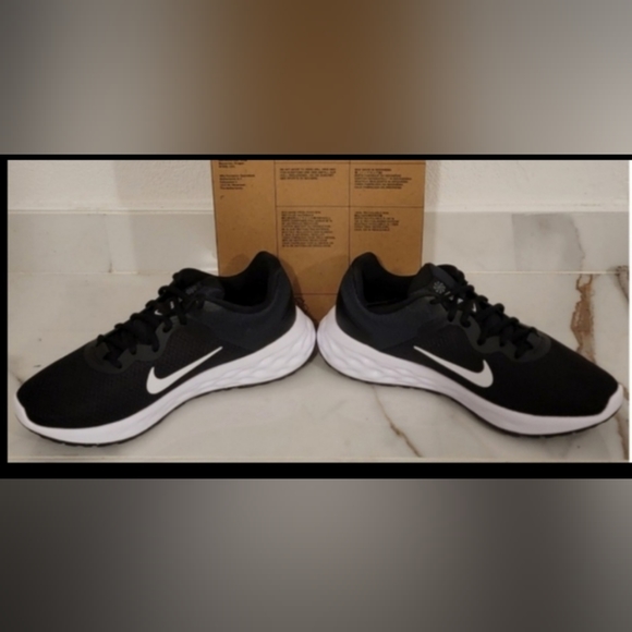💥SOLD💥Nike Revolution 6NN Women's Black/White  Size 9.5 - Picture 13 of 15